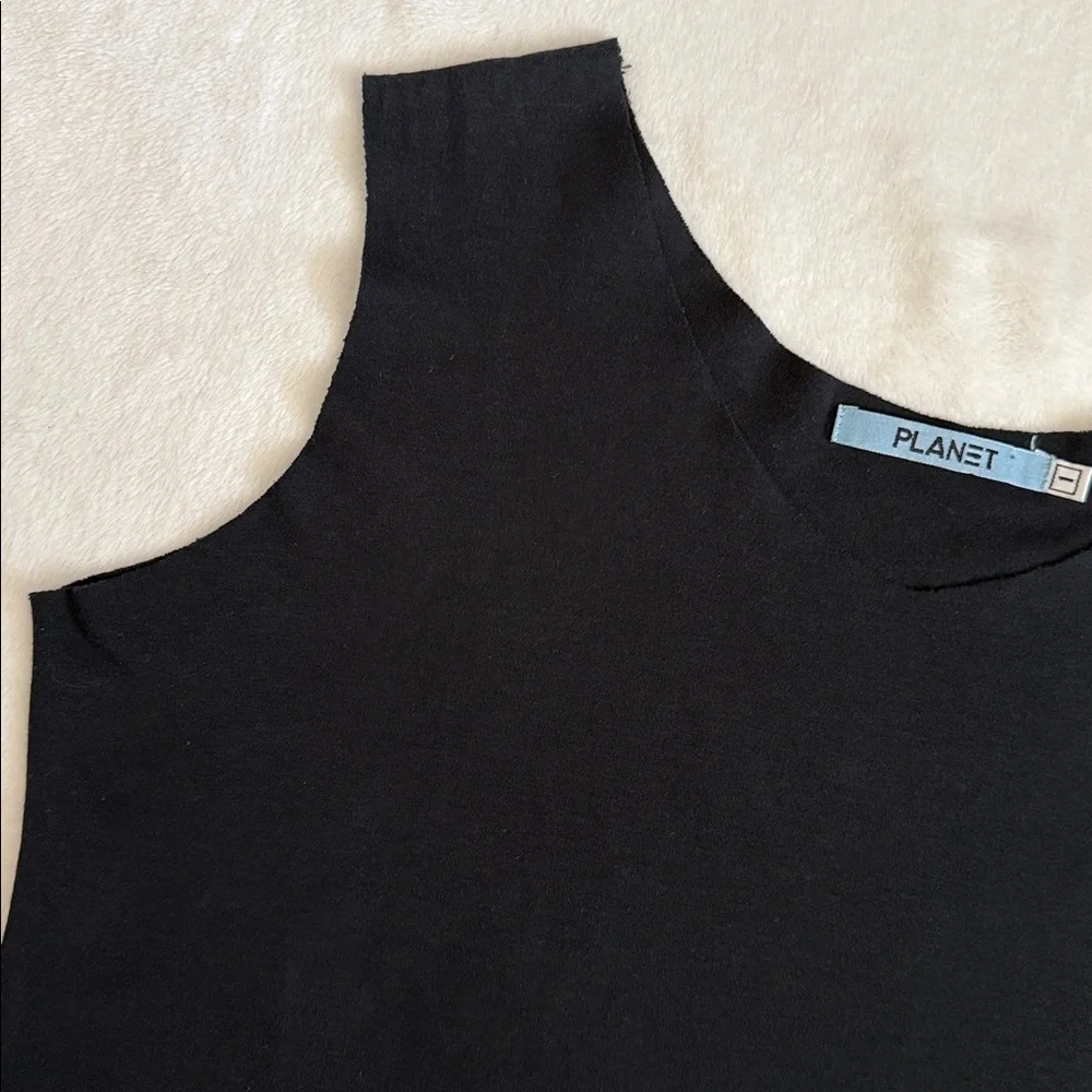 Planet by Lauren G | Sleeveless Pima Cotton Side Slit Raw Hem Top Black (1/4-8) - Picture 3 of 15